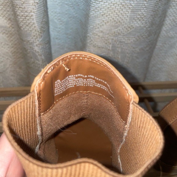 Tan Wedge Bootie size 6.5 Like New - Picture 4 of 5